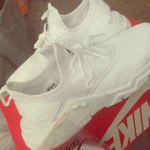 Size 11 men’s nick hurraches brand new in box